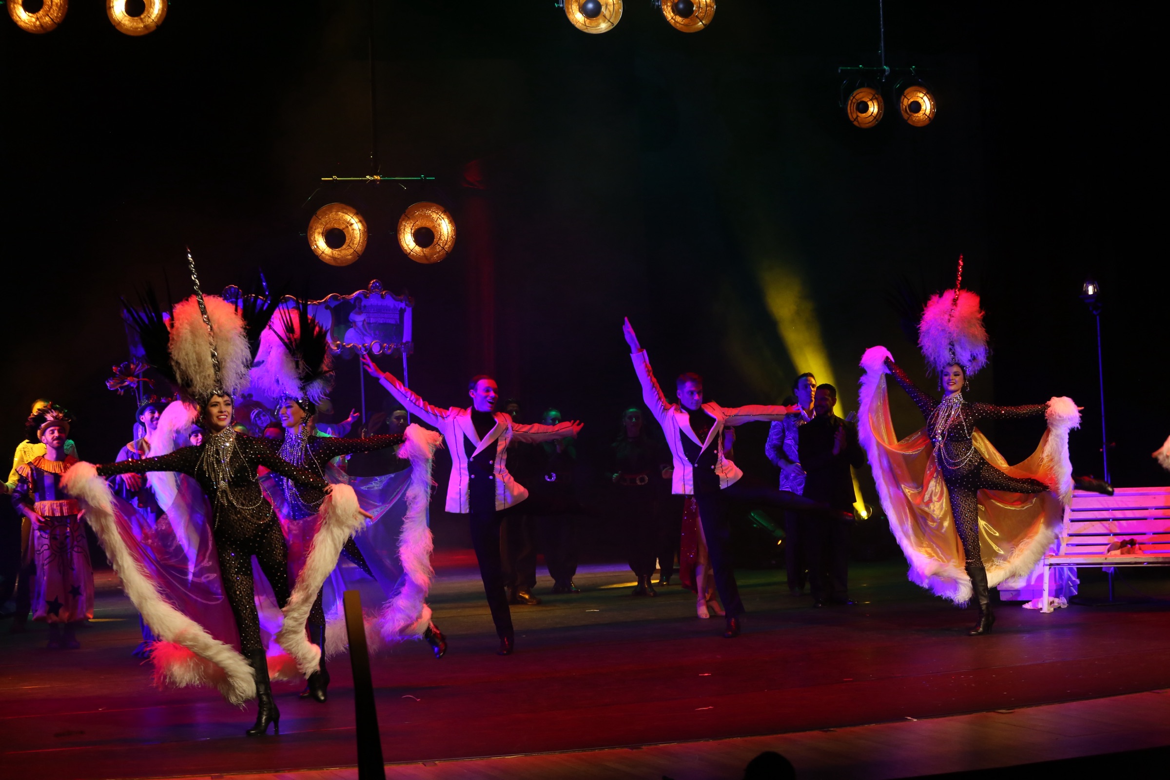 Compagnia Incanto performers on stage